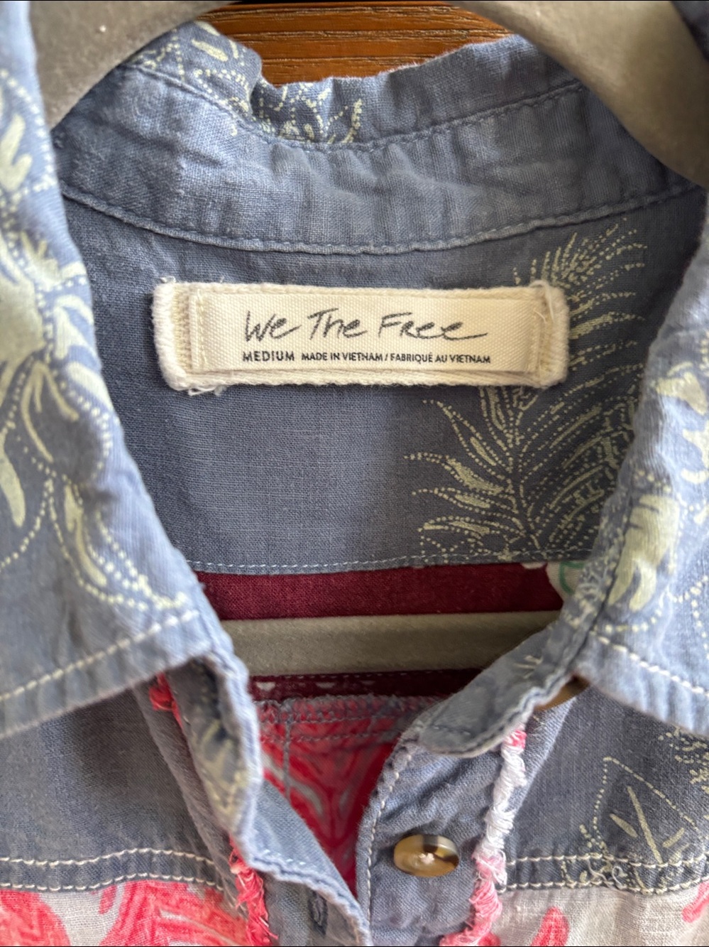 Free People We the Free Chasing Waves Button-down in Chambray, size M - Picture 4 of 9